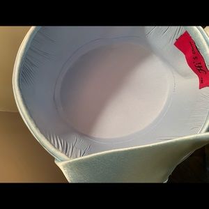 Mr. Hi’s light blue satin 3 row with side bow